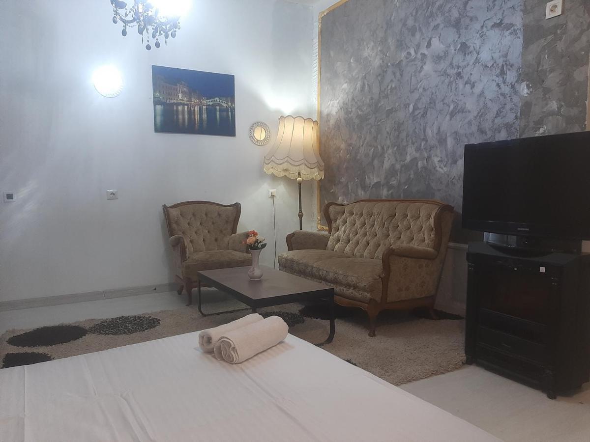 Studio Calea Victoriei Appartamento Bucarest Esterno foto